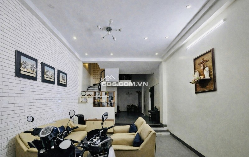 Hẻm 5m Thông, gần Mặt Tiền Cách Mạng Tháng 8 Phường 5 Tân Bình, 64m2, 3 Tầng 4PN Chỉ 12 tỷ